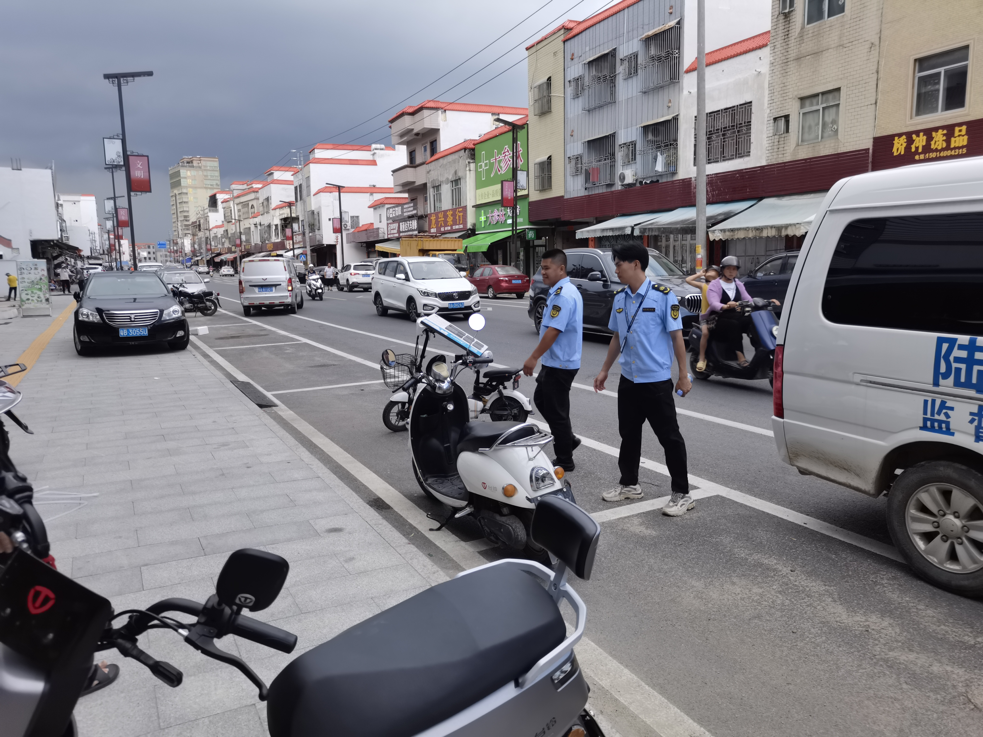 8.16橋沖鎮(zhèn)開(kāi)展交通安全聯(lián)合整治專項(xiàng)行動(dòng).jpg