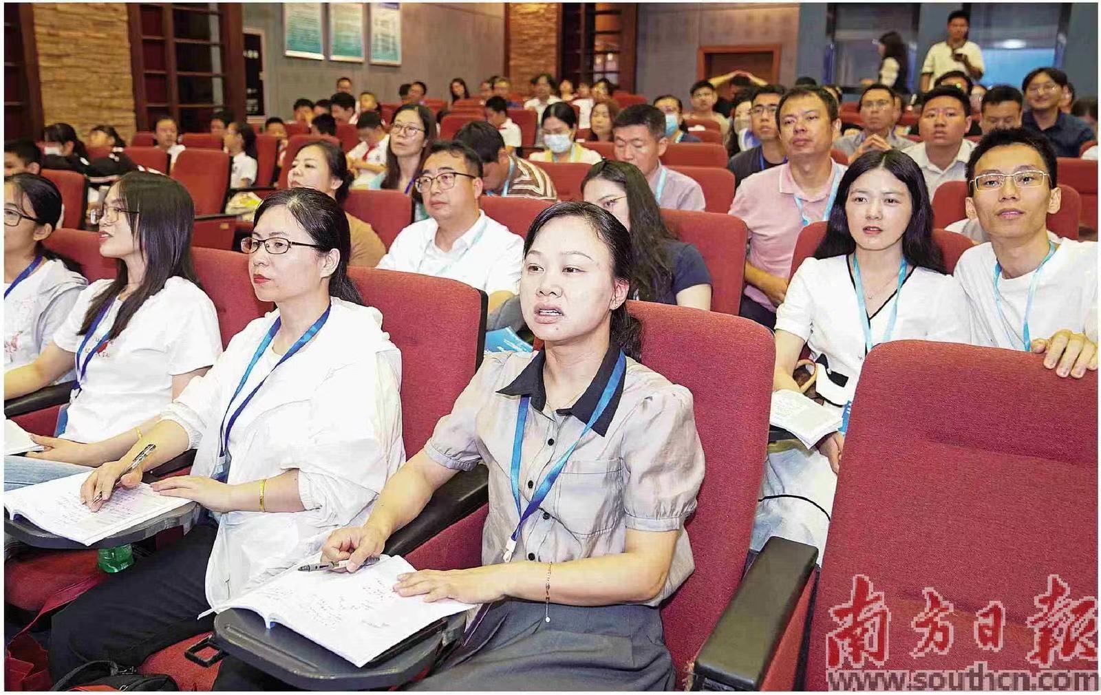 　　廣東切實(shí)加強(qiáng)教師隊(duì)伍建設(shè)管理改革，取得顯著成效。圖為2024年“全國科學(xué)教育暑期學(xué)校”中小學(xué)教師培訓(xùn)（廣州會場）在華南師范大學(xué)開班。南方日報(bào)記者 鐘志輝 攝