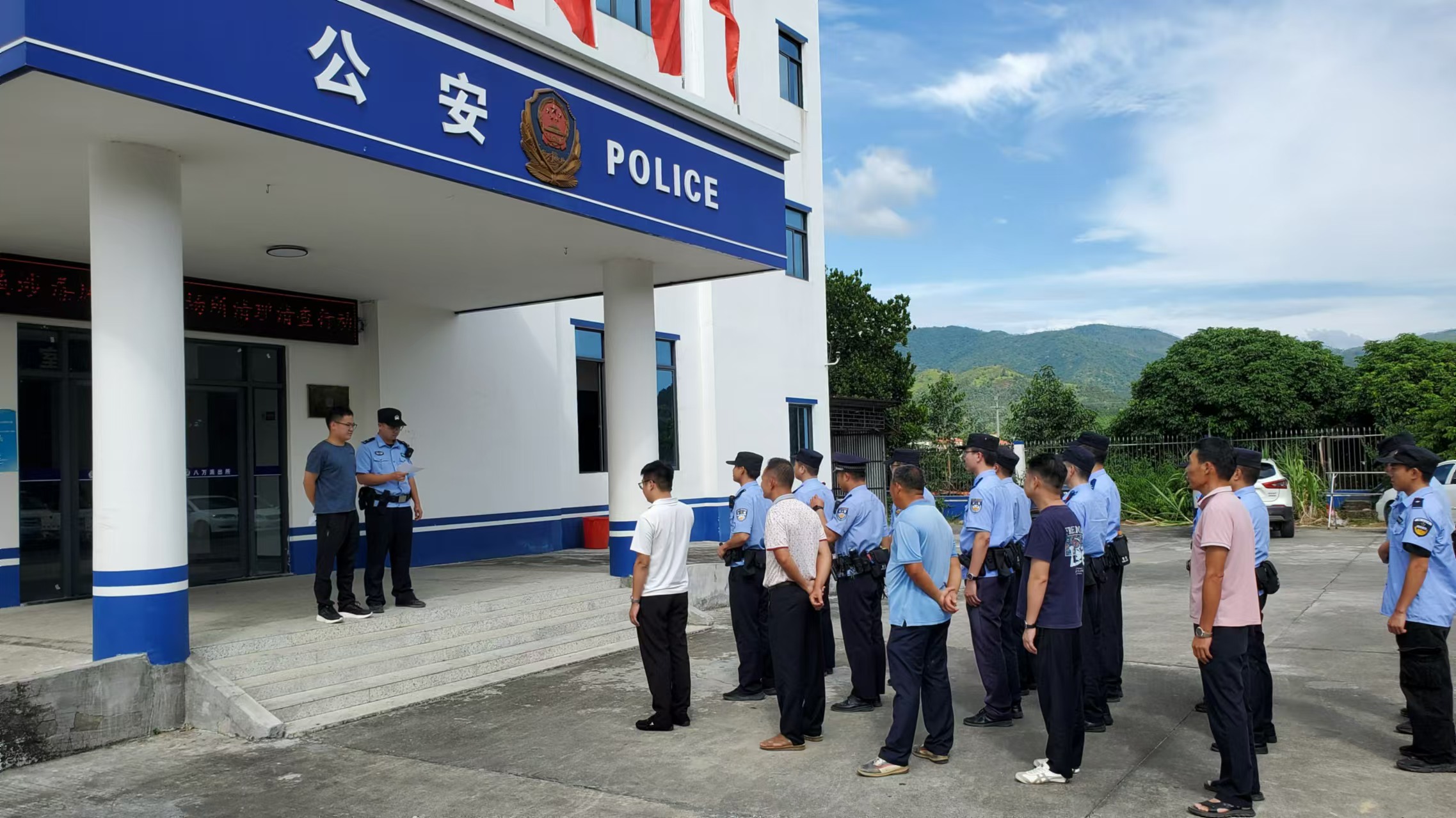 20241026八萬鎮(zhèn)開展涉毒風(fēng)險行業(yè)專項清理清查統(tǒng)一大行動.doc_1