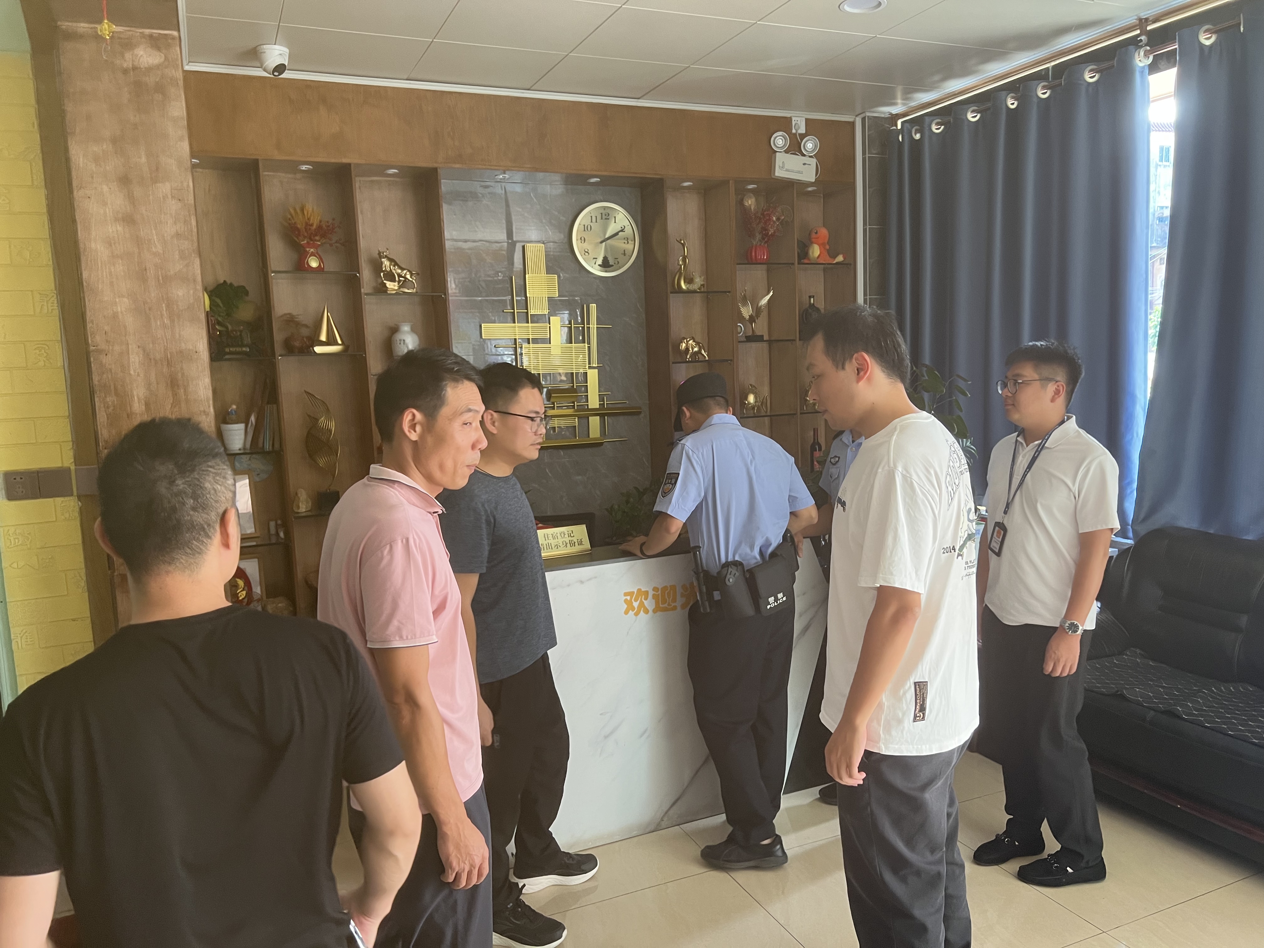 20241026八萬鎮(zhèn)開展涉毒風(fēng)險行業(yè)專項清理清查統(tǒng)一大行動.doc_4