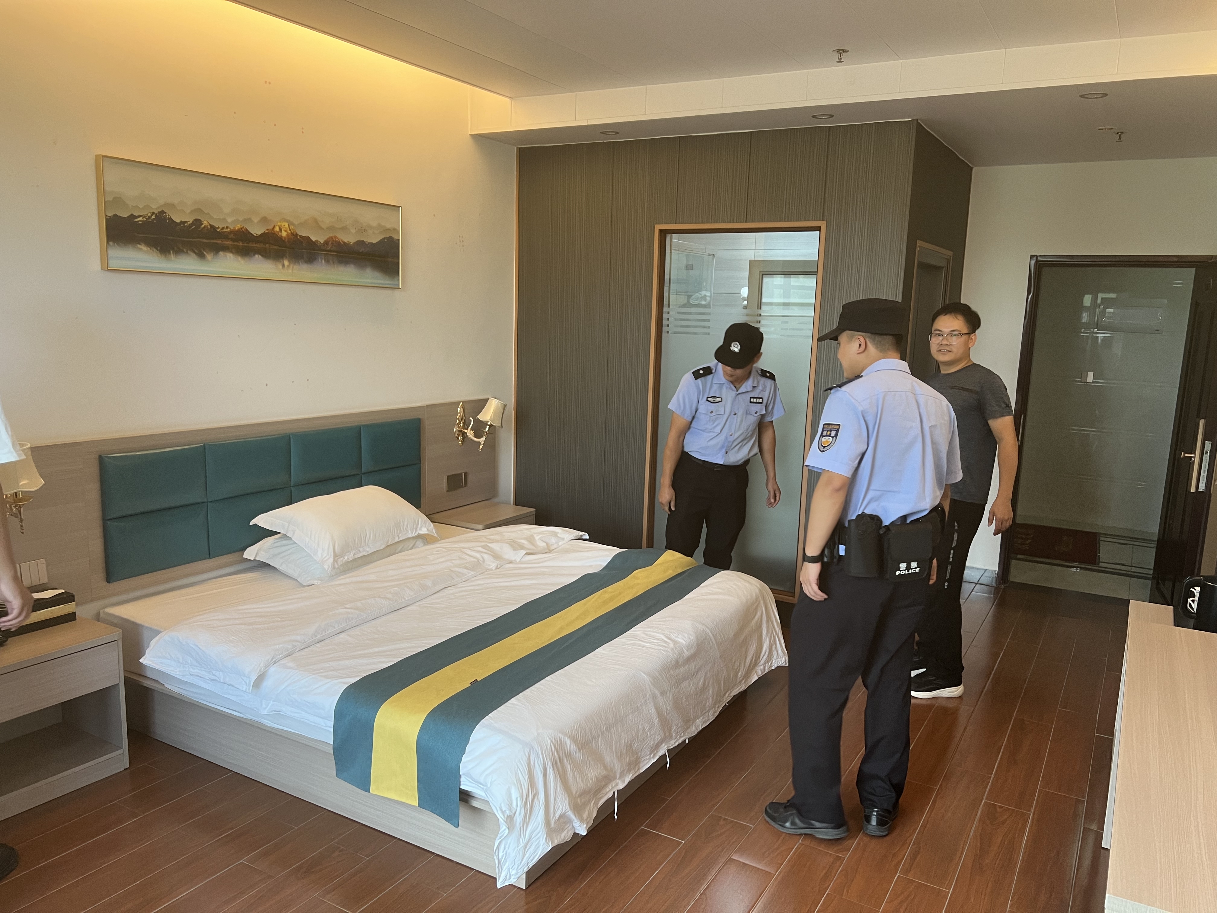 20241026八萬鎮(zhèn)開展涉毒風(fēng)險行業(yè)專項清理清查統(tǒng)一大行動.doc_5